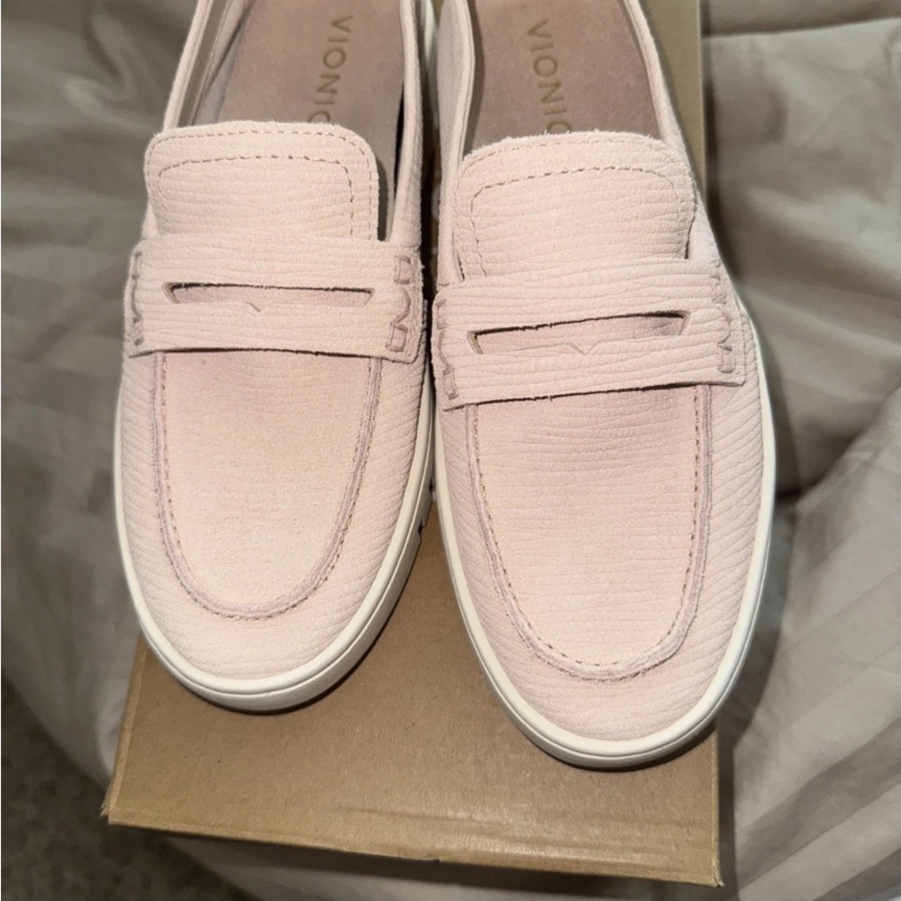 Vionic Women's Light Pink Loafers sz 6.5 women’s. New without box